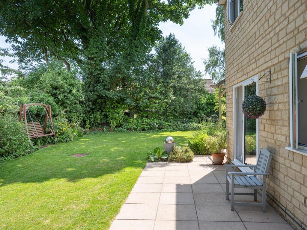 7 Bouverie Park-1.jpg