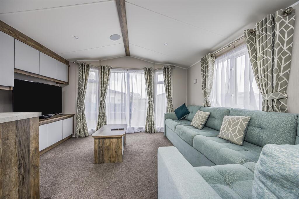 Mill Rythe Holiday Village-PorticoMarketing-Arden&amp;