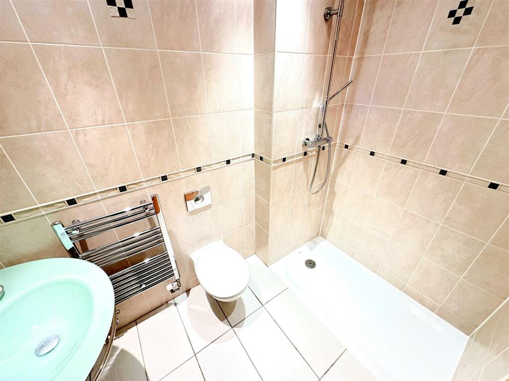 En Suite Shower Room